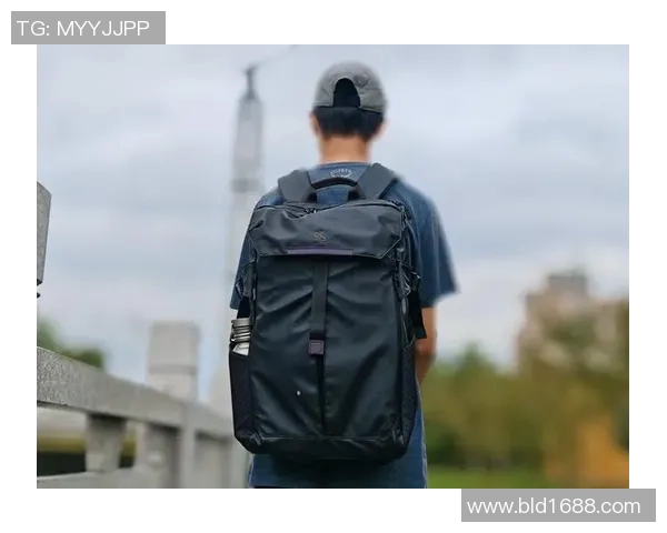 足球明星专用旅行背包揭秘让你轻松出行的时尚选择 足球明星专用旅行背包揭秘让你轻松出行的时尚选择